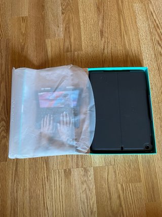 Logitech Slim Folio iPad 7/8/9 generación + Caja