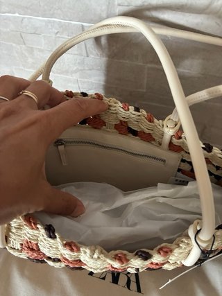 Bolso zara mediano con etiqueta y guardapolvo.