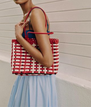 Bolso zara mediano con etiqueta y guardapolvo.