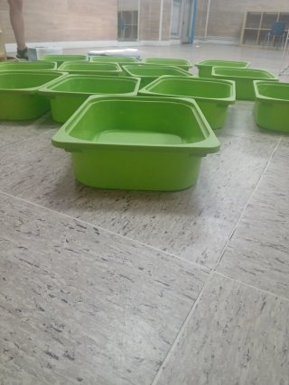 Cajas de reciclaje verdes (plástico)