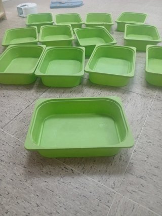 Cajas de reciclaje verdes (plástico)