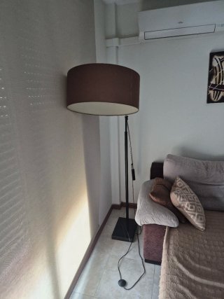 Lámpara de pie salón tela y metal