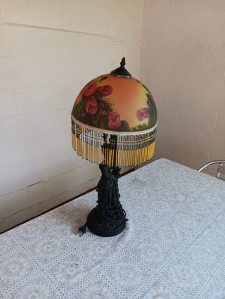 Lámpara de mesa clásica figura mujer