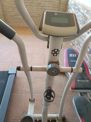 Cinta de correr Pioneer y elíptica BH