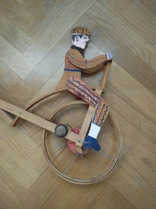 Juguete monociclo madera figura hombre