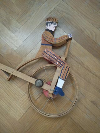 Juguete monociclo madera figura hombre