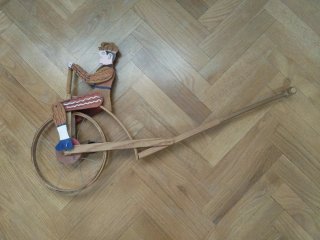Juguete monociclo madera figura hombre