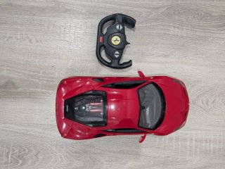 Ferrari teledirigido rojo