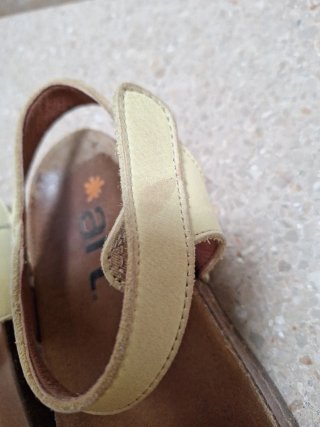 Sandalias Beige y Marrones