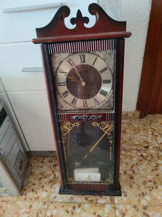 Reloj de pared clásico de madera precio a convenir