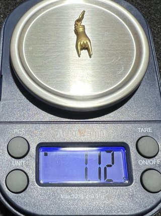 Colgante Mano oro 18k, tipo cuerno, rock, heavy.