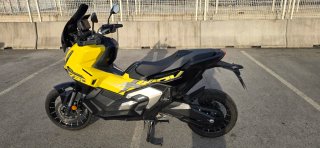Honda X-ADV 750 Amarilla