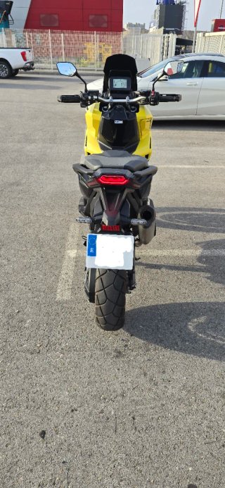 Honda X-ADV 750 Amarilla