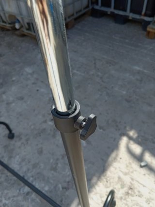 Perchero Metálico Elevable con Ruedas