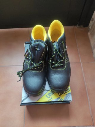 Botas de seguridad nuevas