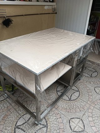 Mesa de acero inoxidable con ruedas