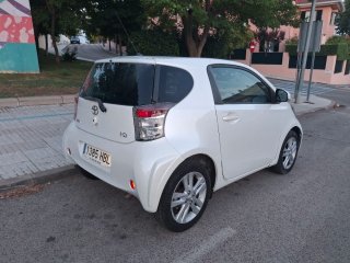 Toyota iQ 2011