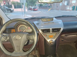 Toyota iQ 2011