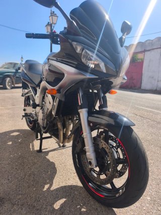 Yamaha FZ6 Sportbike