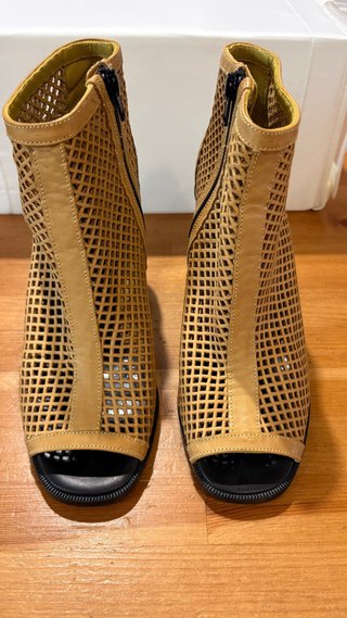 Botines Bimba y Lola Beige/Negro