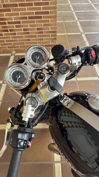 Triumph Thruxton 1200 R