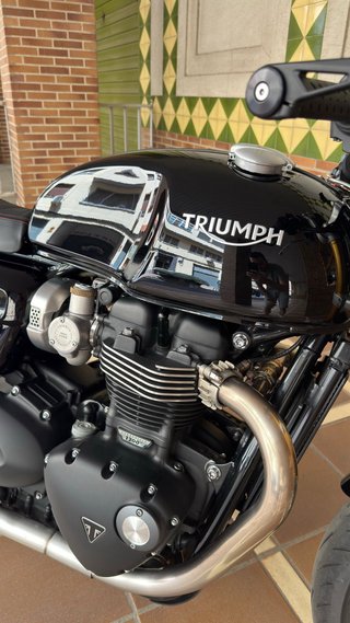 Triumph Thruxton 1200 R