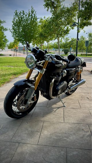Triumph Thruxton 1200 R