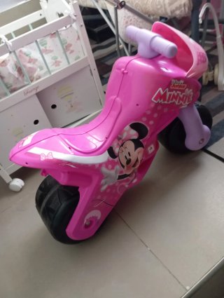 Moto correpasillos Minnie Mouse rosa