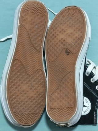 Zapatillas negras con plataforma blanca. Talla 37