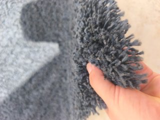 Alfombra IKEA azul pelo largo