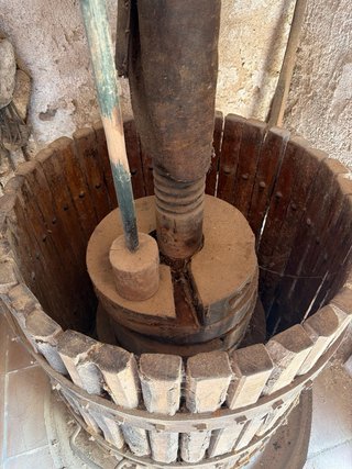 Prensa de vino antigua de madera