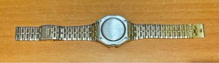 Reloj Digital Dorado Retro - Estilo Casio - NUEVO