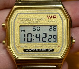 Reloj Digital Dorado Retro - Estilo Casio - NUEVO
