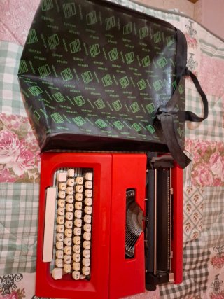 Máquina de escribir Olivetti College Roja