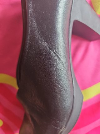 Zapatos de piel. tacón grueso descanso
