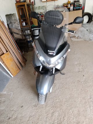 Suzuki 200cc Scooter Gris