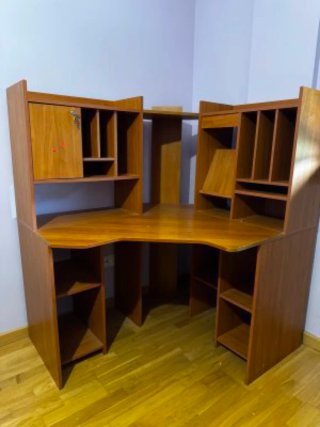 Escritorio esquinero de madera