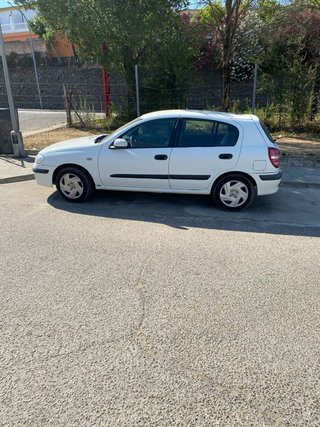 Nissan Almera 2000