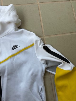 Conjunto Deportivo Nike Blanco y Amarillo