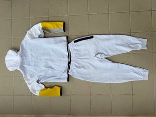 Conjunto Deportivo Nike Blanco y Amarillo