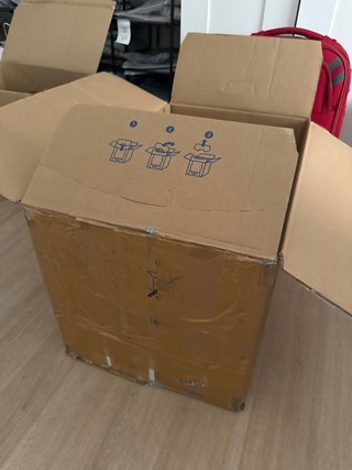 Caja de cartón marrón