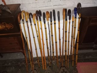 Cachabas y bastones de madera