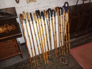 Cachabas y bastones de madera