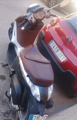 Piaggio Beverly 125cc Maxi Scooter