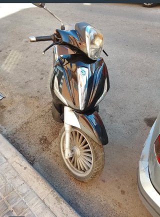 Piaggio Beverly 125cc Maxi Scooter
