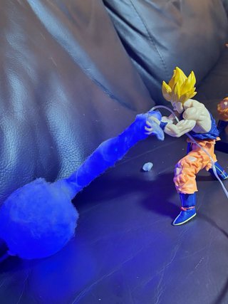 2 Figuras Son Goku Lámpara Kamehameha