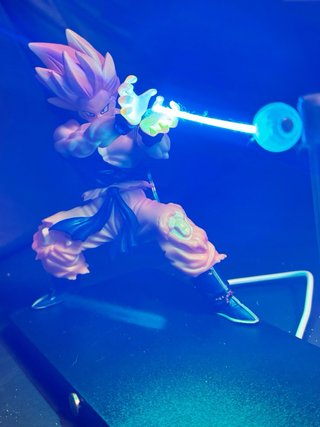 2 Figuras Son Goku Lámpara Kamehameha