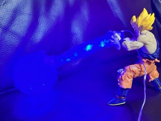 2 Figuras Son Goku Lámpara Kamehameha