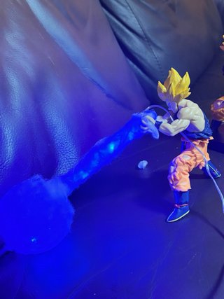 2 Figuras Son Goku Lámpara Kamehameha