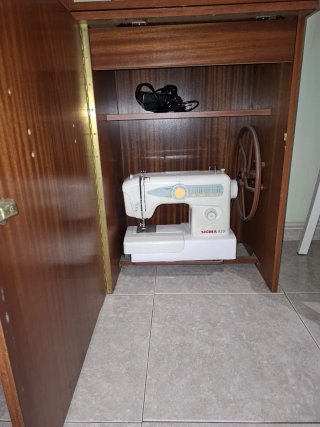 Máquina de coser Sigma 519 con mueble